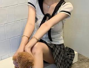 最新更新！五一吃瓜官网网页版为你带来更丰富的吃瓜体验与独家内幕！