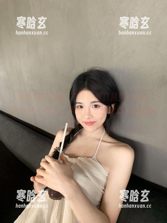 “冲哥黑料精选2025”网页深入解析：不容错过的黑料与话题的交锋之瞬间